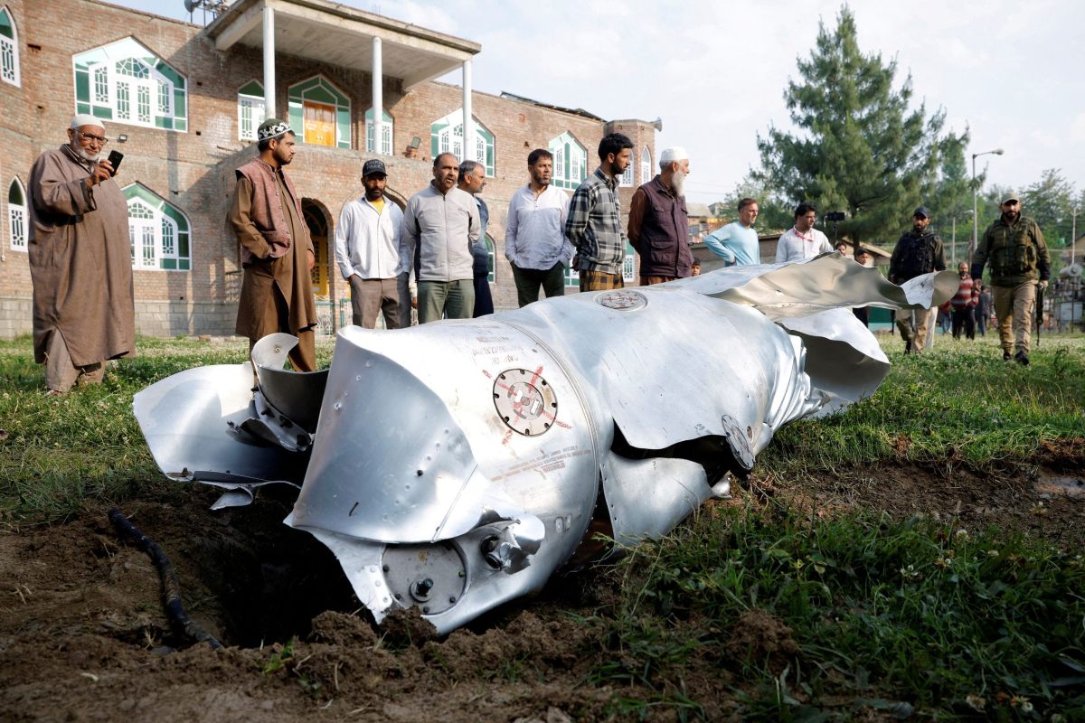 Indian Fighter Jet Downed in Kashmir by PAF